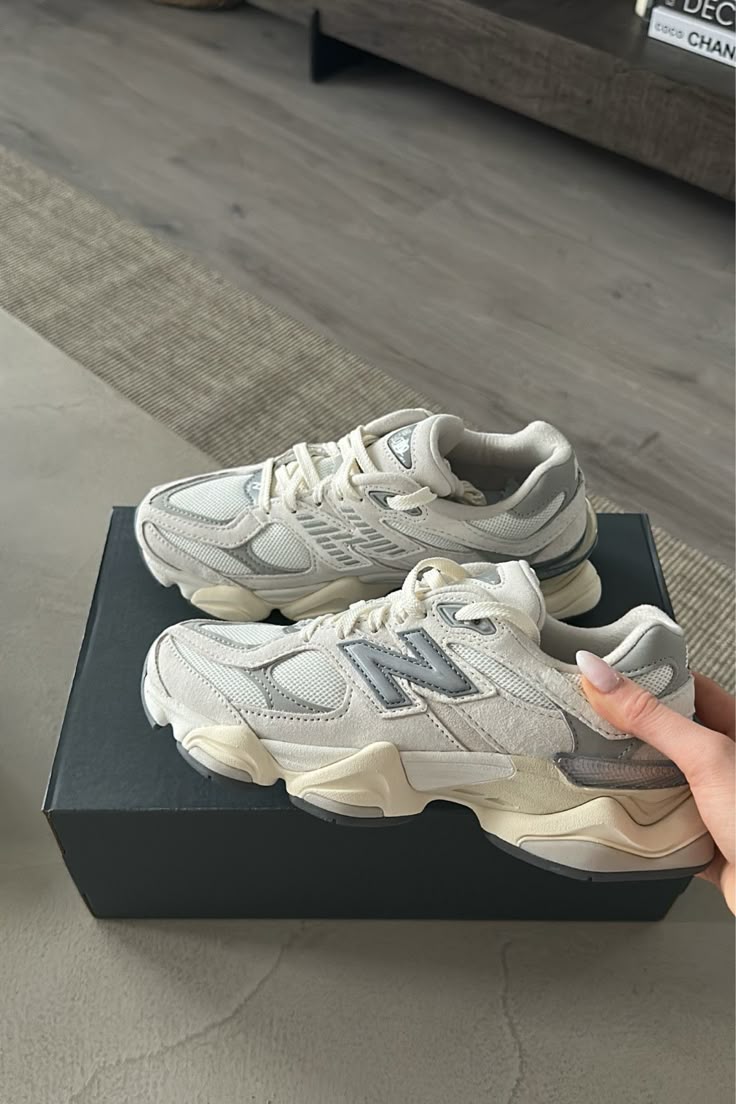 NEW BALANCE 9060